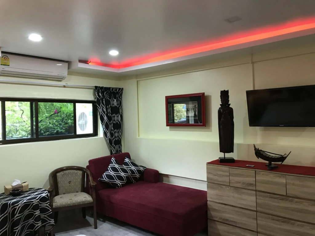 Fong Kaew and Baan Nang Fa Guesthouse