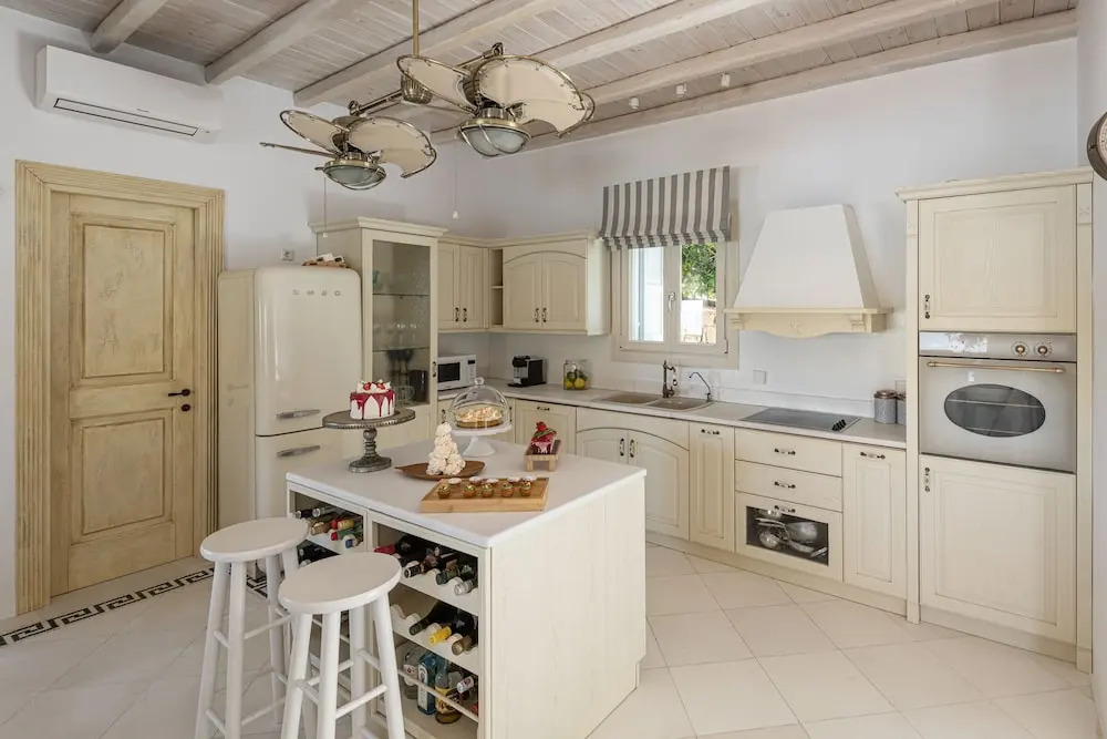 Etesians Suites & Villas