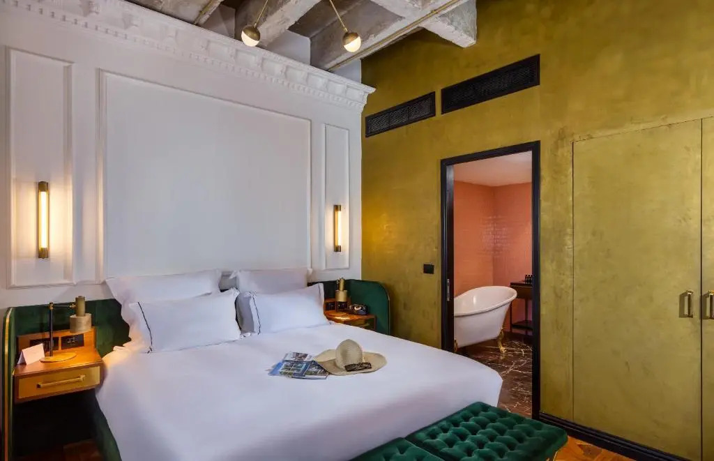 Brown BoBo, a member of Brown Hotels