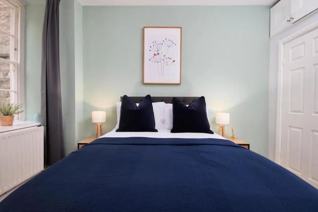 Elegant Apartment in Bath with Garden Sleeps 8 by PureStay