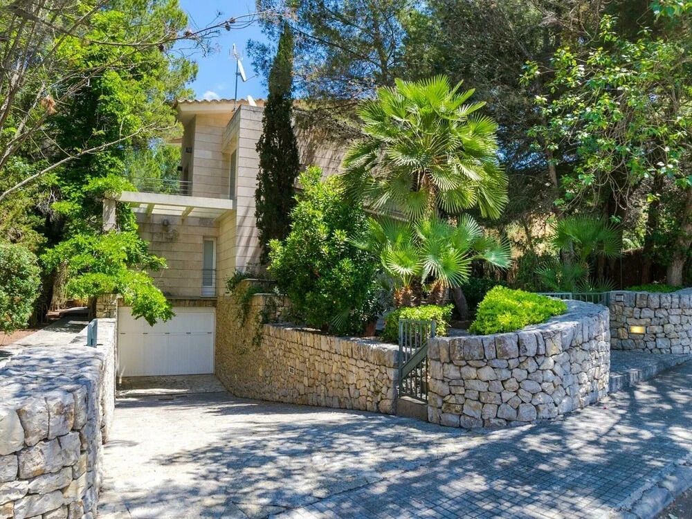 Spectacular Villa With Three Levels Located in Quiet Area