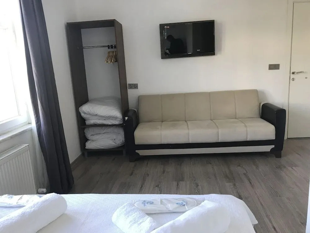 Parli Hotel