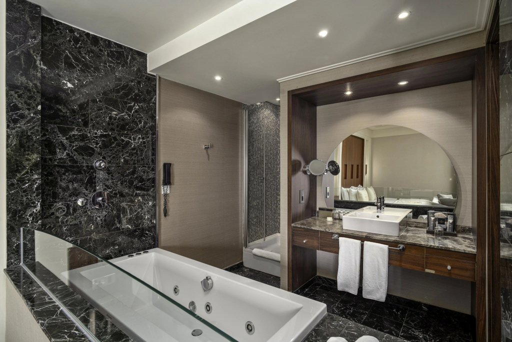 Cratos Premium Hotel Casino & SPA