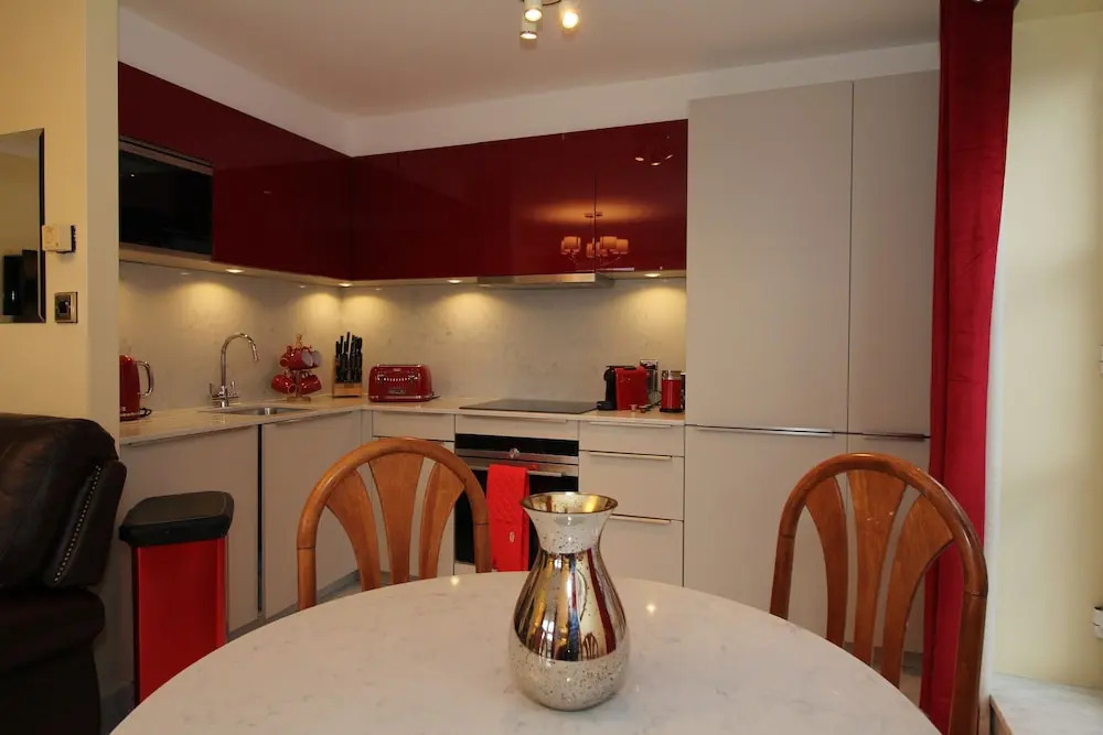 Luxury City River View Apartment
