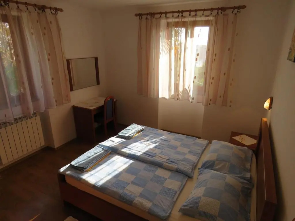 Apartment Banko A6 with Large Garden Near the Sea