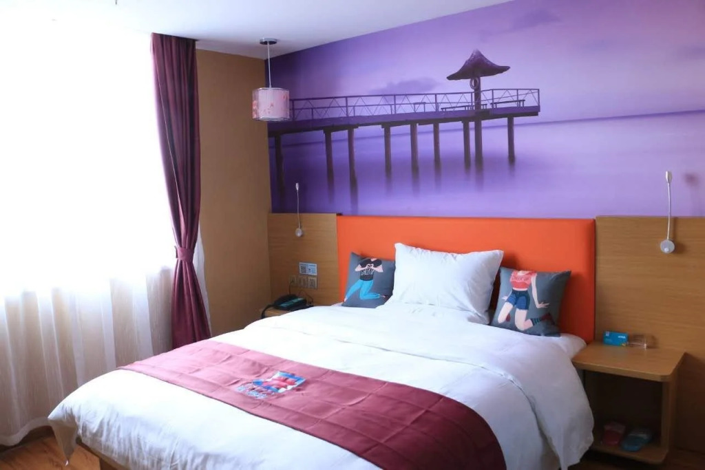 Pai Hotel Yining Huarui Hanren Street Dabazha