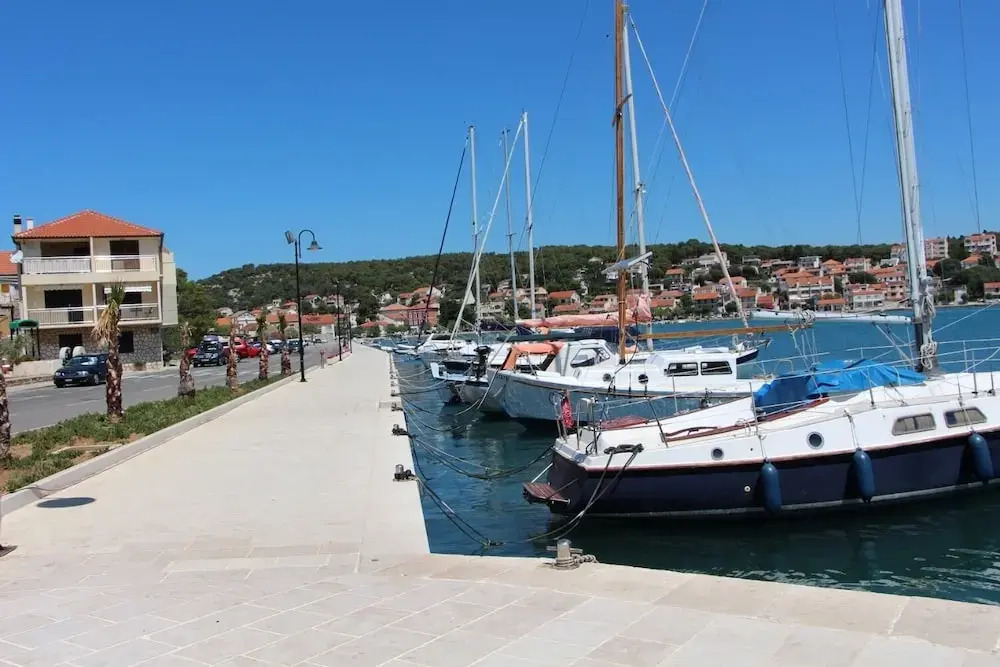 Ante - Close to the sea - H