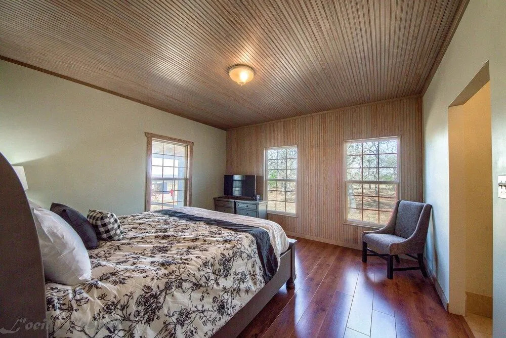 Pecan Farm Haus 2 Bedroom Cottage by RedAwning