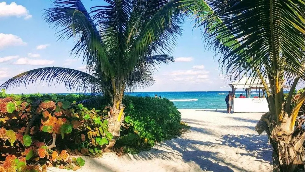 Luxury Beach Resort - HORA RENTALS