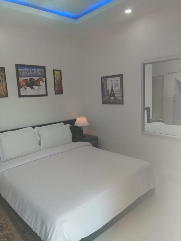 J. I. T HOTEL