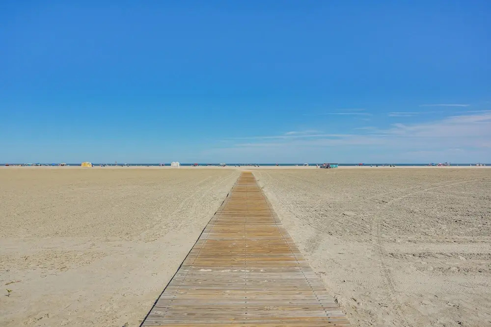 Wildwood Crest Condo w/ Pool & Beach Access!