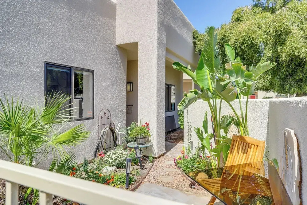Resort Pools + Golf: Palm Springs Condo!