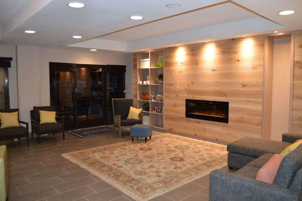 Country Inn & Suites by Radisson, La Crosse, WI