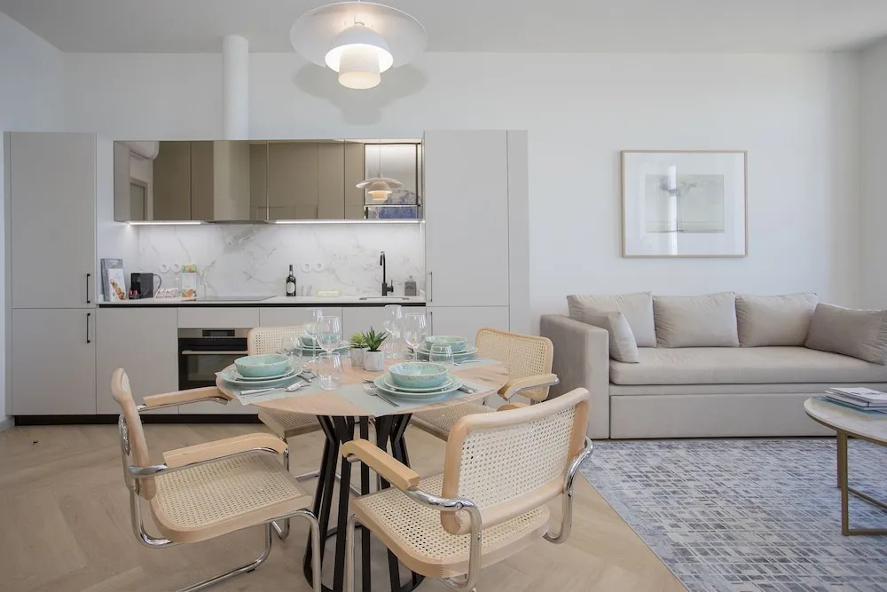 Liiiving -Luxury Beachfront Apartment II