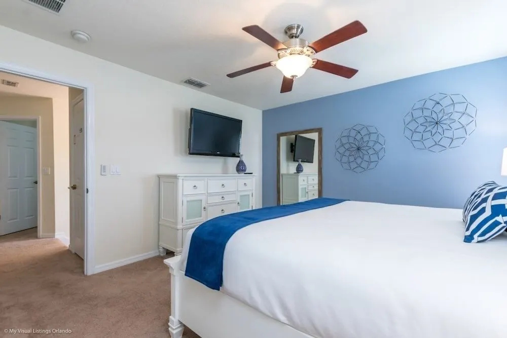 Bella Vidatown With Full Size Pool! 4 Bedroom Townhouse by RedAwning