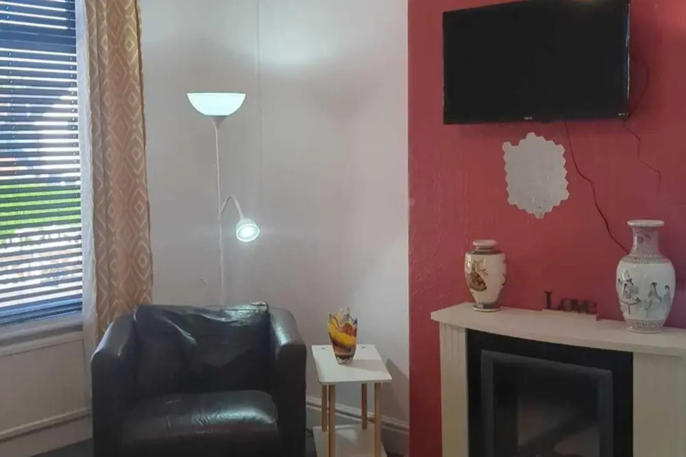 2 Bed-sleeps 3-free Parking-5 Min To Beach