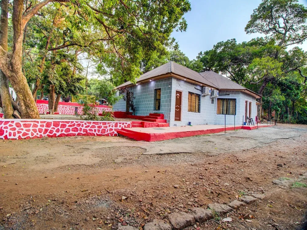 Oyo 24302 Blue Park Nature Resort