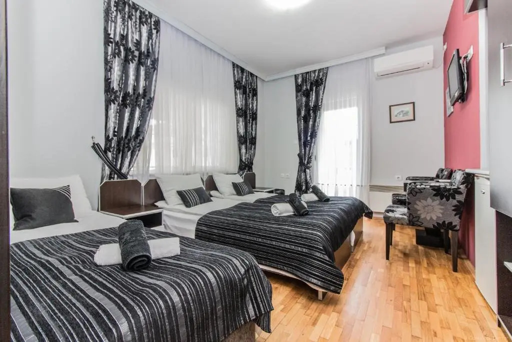 Villa Dudan LakeView Terrace & Parking available