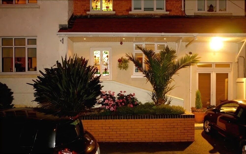 Annandale House