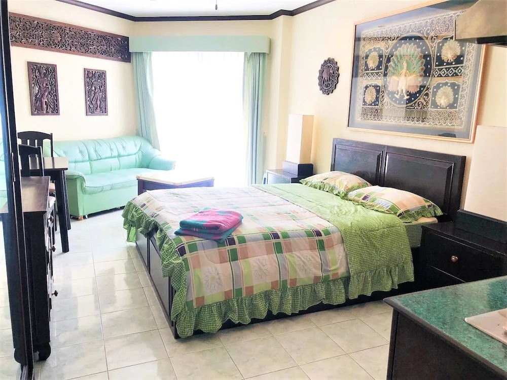 Sea view apartment Rimhad condominium Pattaya