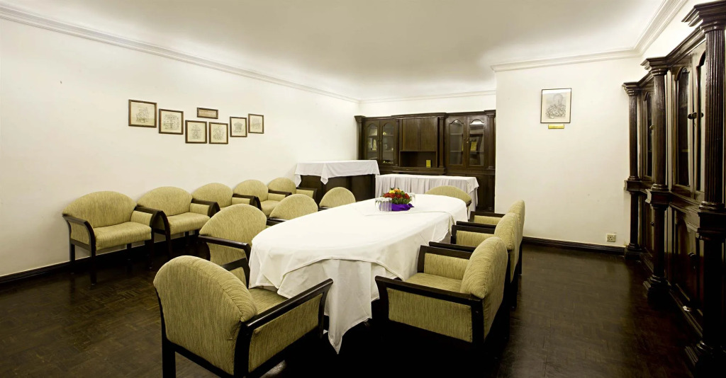 Shangri La Hotel