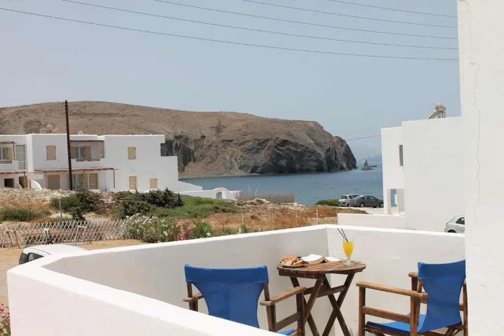 V-rooms in Milos Cyclades