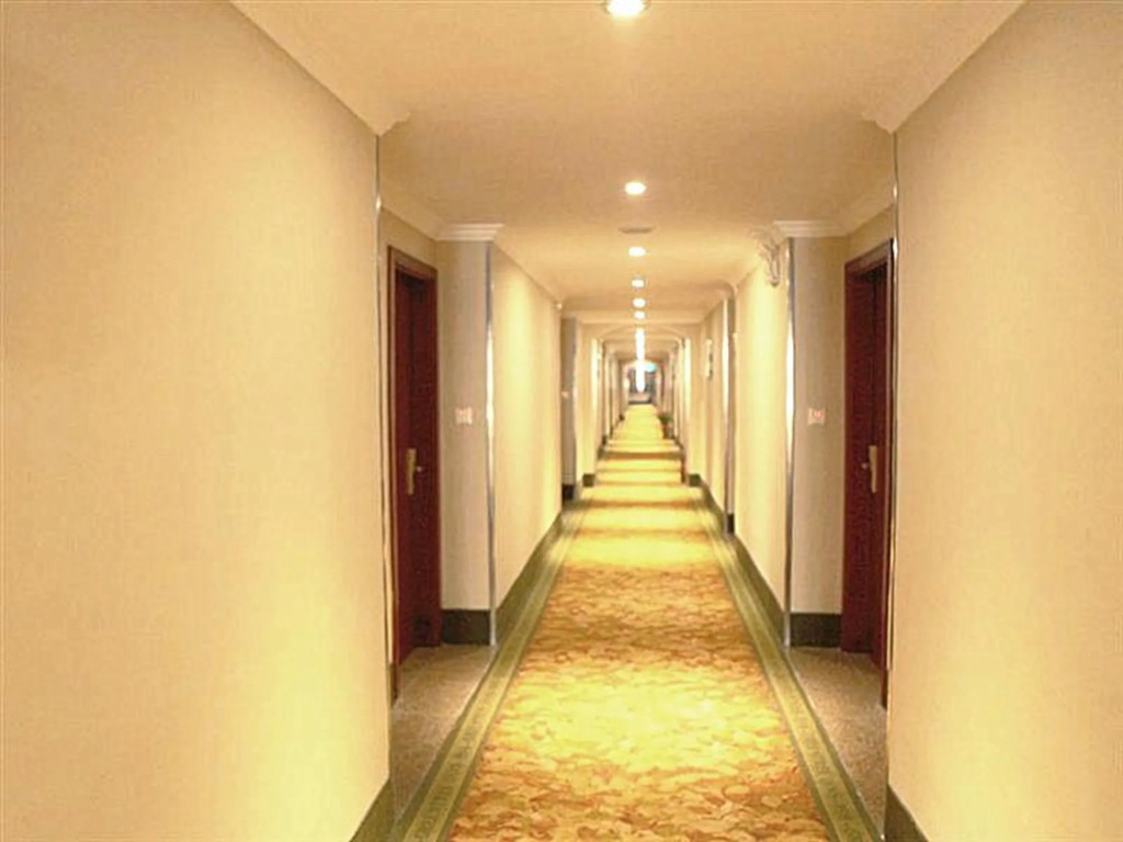 GreenTree Inn Jiangsu Zhenjiang Gaotie Wanda Square Express Hotel