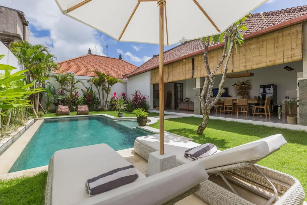 Charming 3 Bedrooms Villa Beach Walking Distance