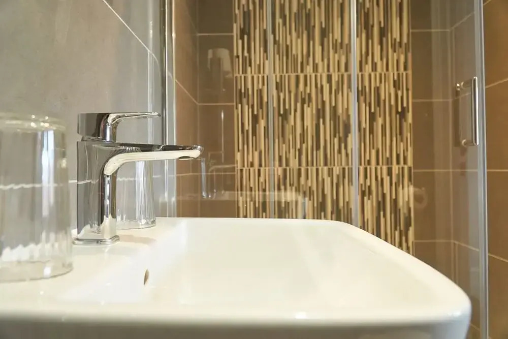Springfield House Serviced Accommodation by Saffatel
