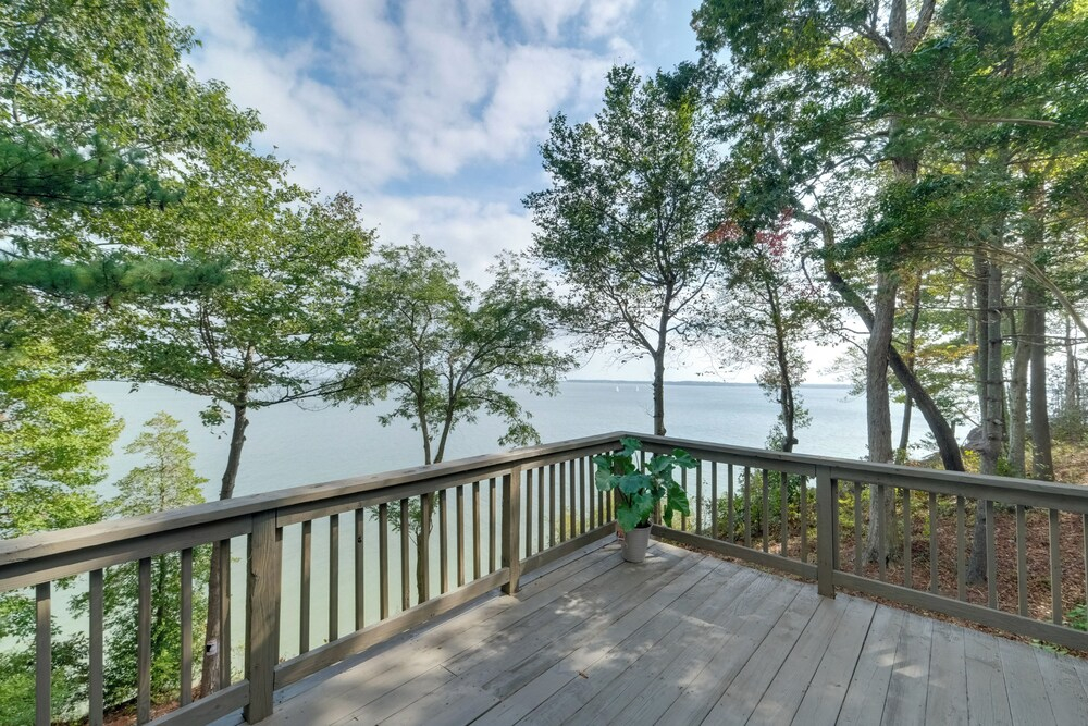 Waterfront Views: Peaceful Chesapeake Bay Escape