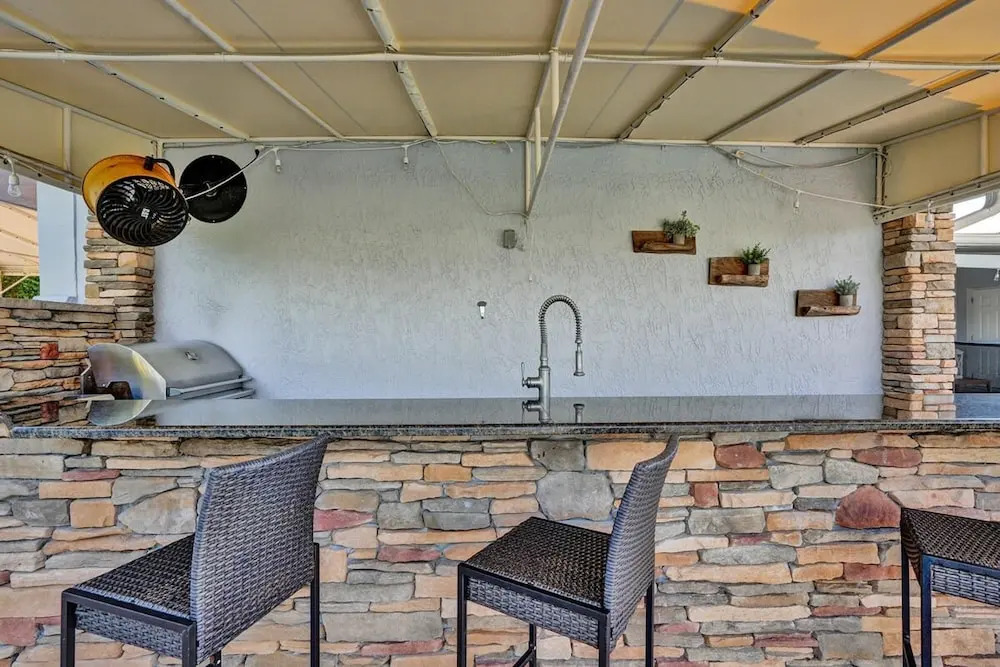 Luxe 4BR Waterfront w Htd Pool 5min to Beach