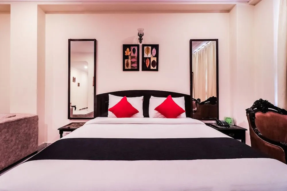 Capital O 353 Hotel Four Boutique