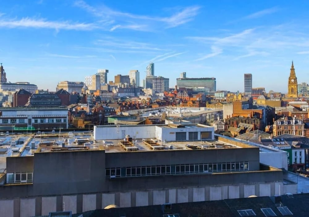 Stylish City Escape near Cavern Quarter