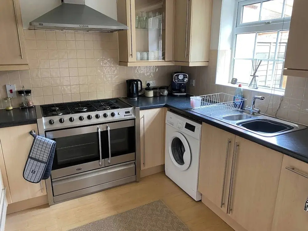 Charming 3-bedroom Norwich Retreat With Garden & Private Parking