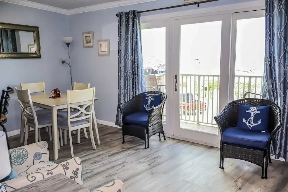 La Internacional 205 1 Bedroom Condo by RedAwning