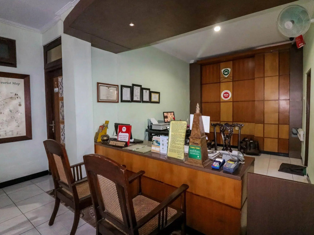 OYO 512 Ndalem Mantrijeron Hotel