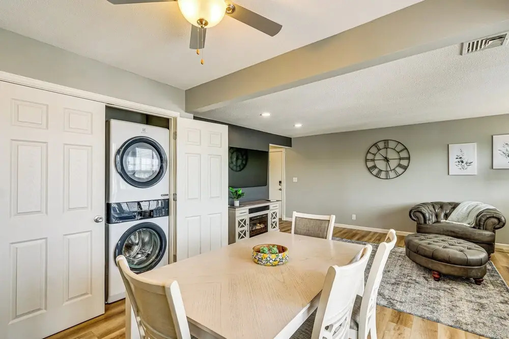 Pool Access & Lake Views: Osage Beach Family Gem