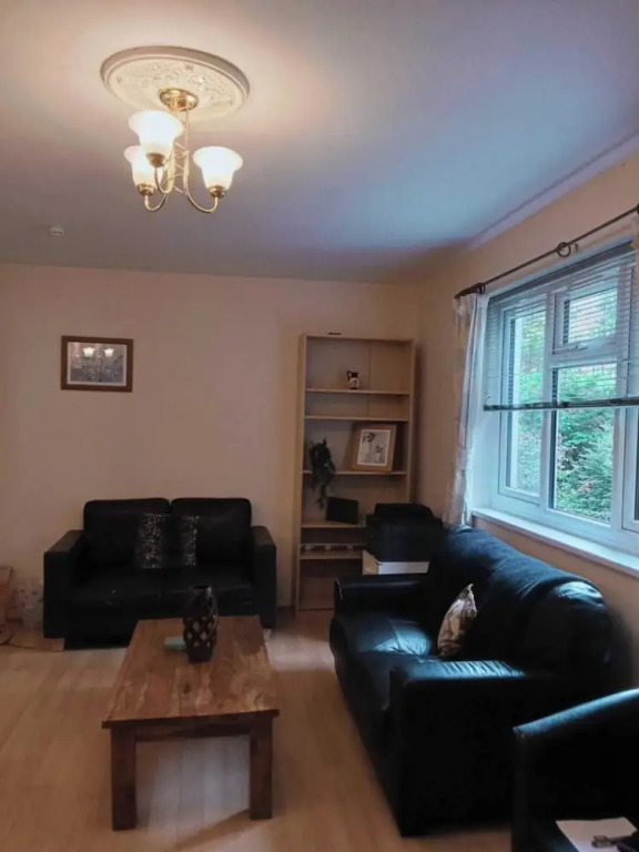Homely 3 Bedroom House With a Garden