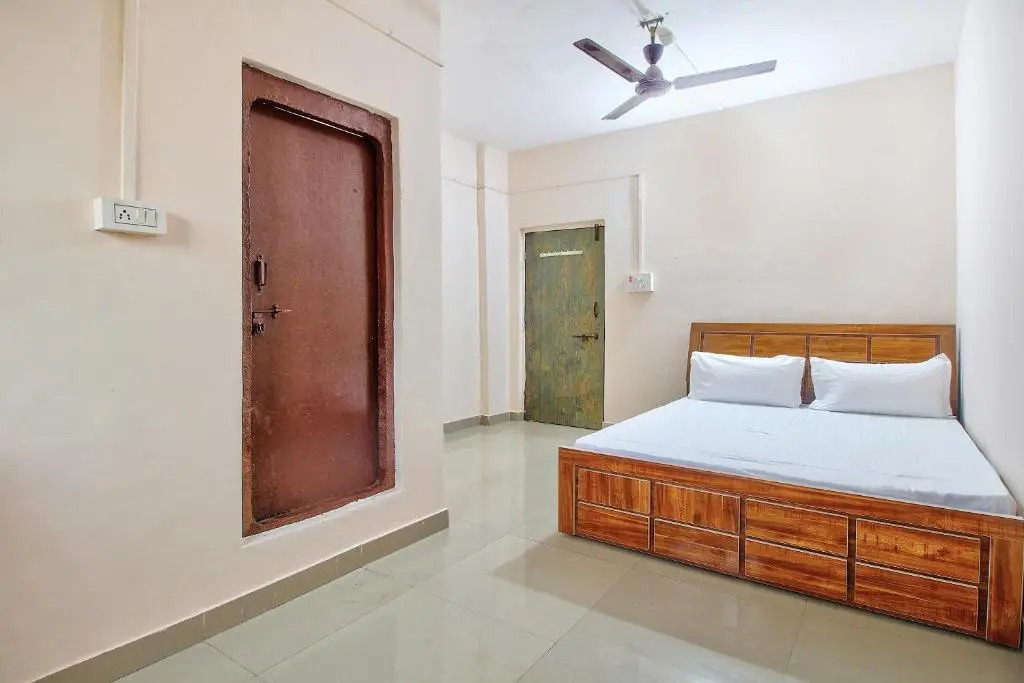 SPOT ON 43864 Shubh Ratna Lodge SPOT