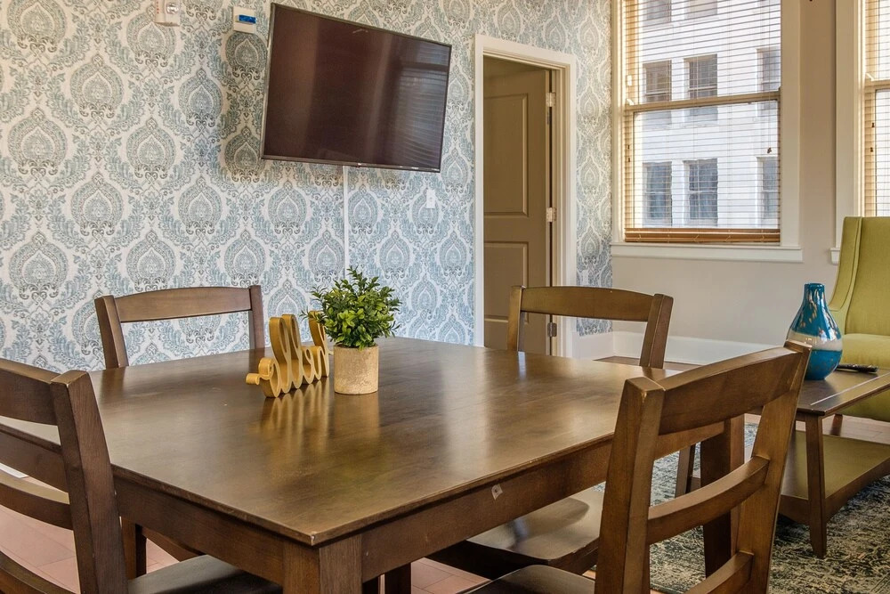 FRONTDESK Hibernia Tower Apts Downtown New Orleans