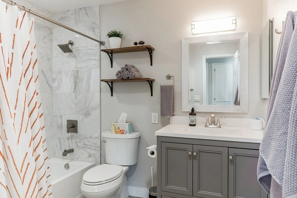 Fairmount House - Modern & Sophisticated With Large Backyard 3 Bedroom Home by Redawning