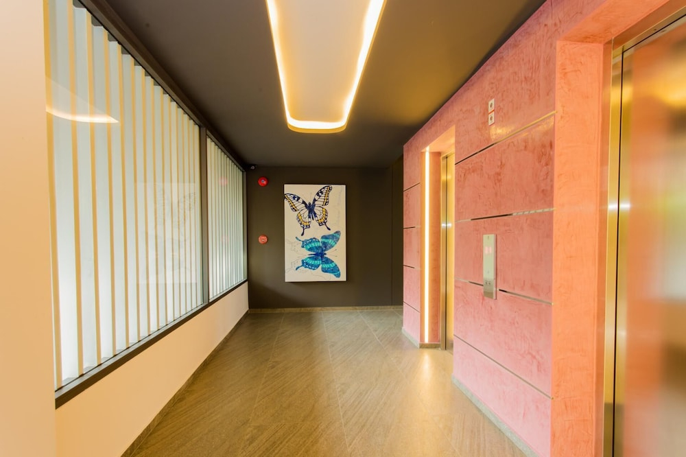 Sleek 2 Bed Apt T2-818