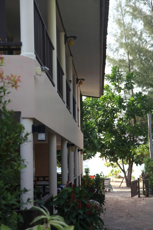 Naiyang Seaview Place Resort