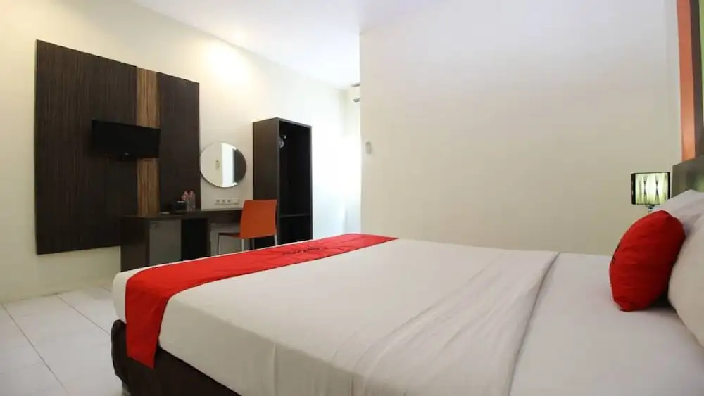 RedDoorz Plus near Keraton Yogyakarta 2
