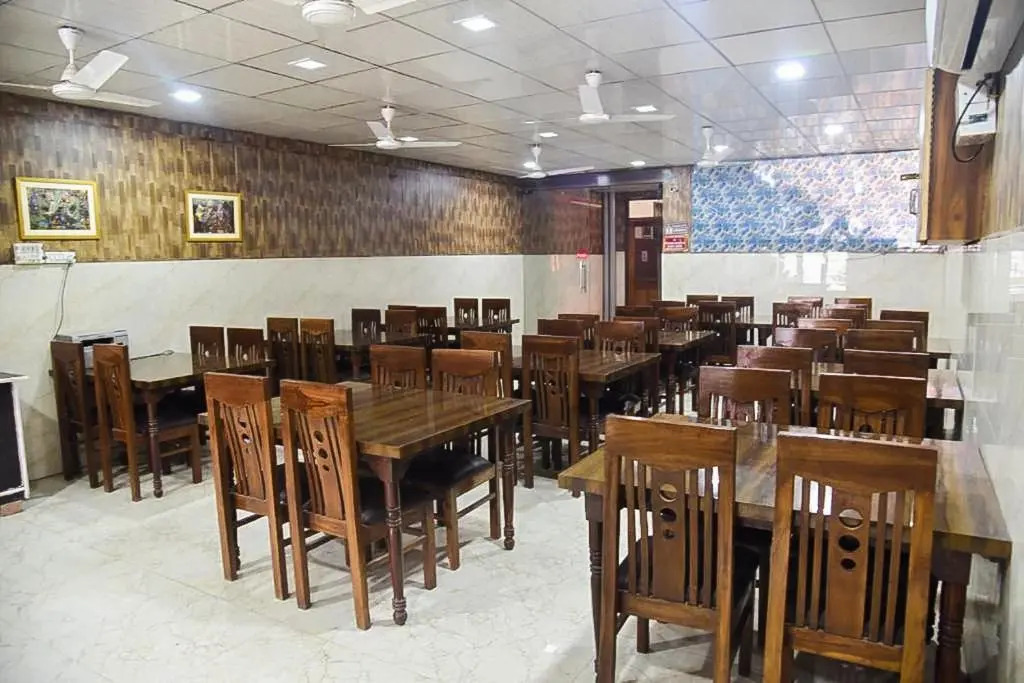 Hotel Goverdhan - Walking to Raja Ki Mandi Railway and 3km from ISBT