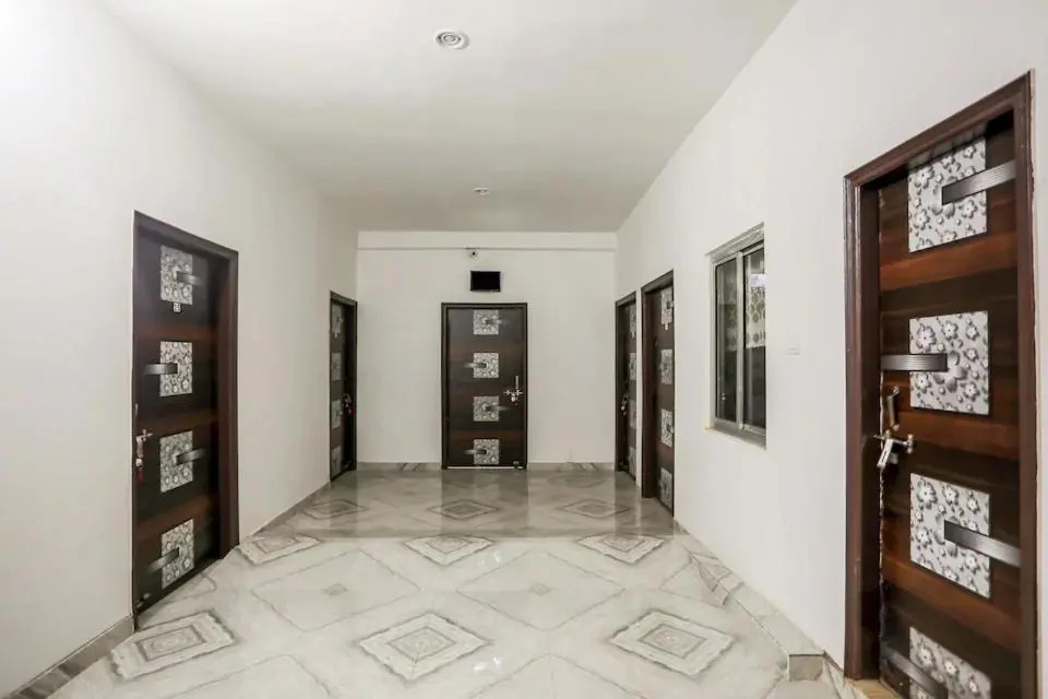 Goroomgo Shiv Ganga Guest House Varanasi