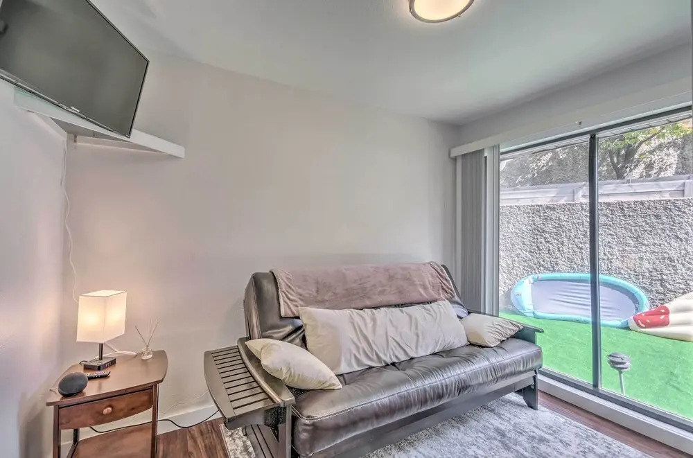 1 Mi to Lake of the Ozarks: Condo w/ Pool Access