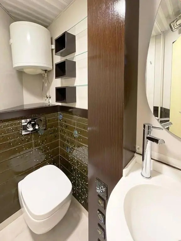 He-Ra Apartment 4