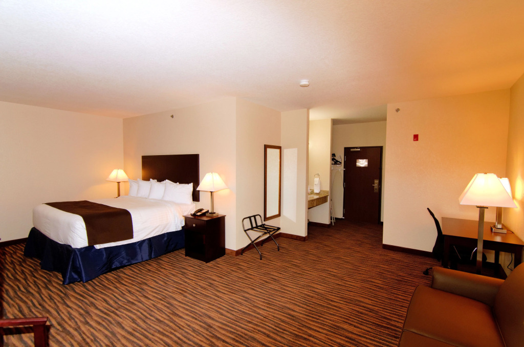 Cobblestone Inn & Suites - Denison | Oak Ridge