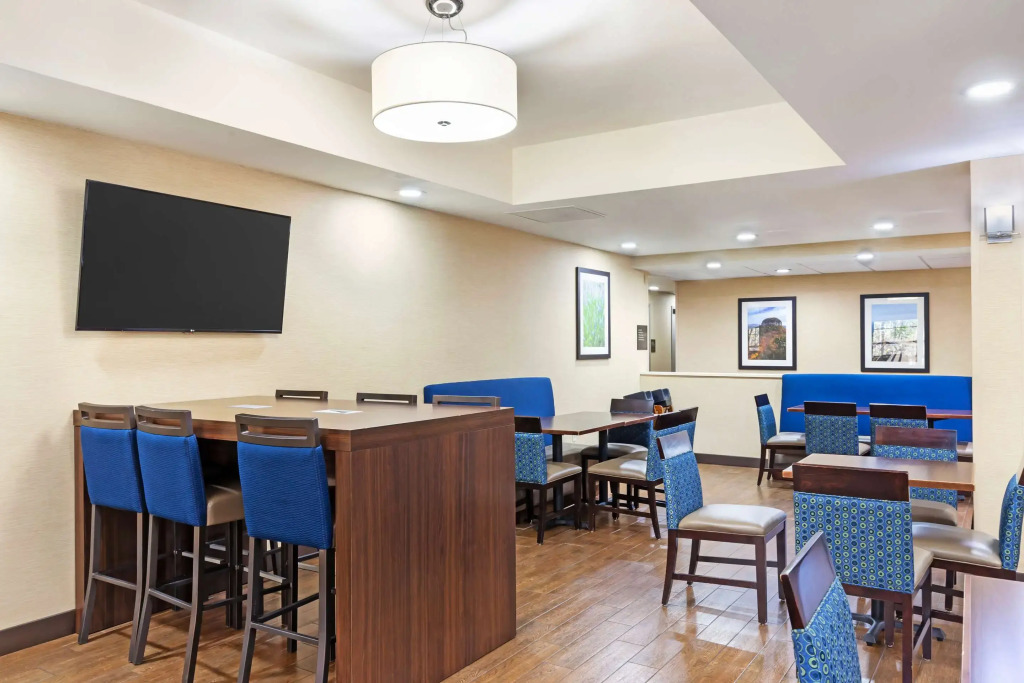 Comfort Suites Hanes Mall